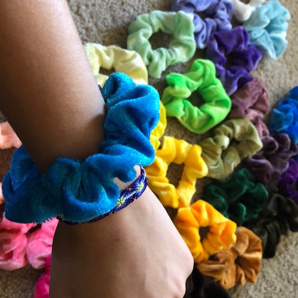 30 Soft Scrunchies - Picture 3 of 3